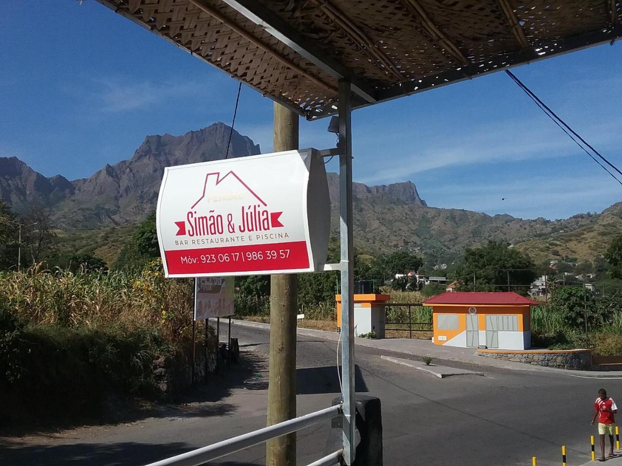 Pensao Simao & Julia Bed & Breakfast Orgaos Екстериор снимка